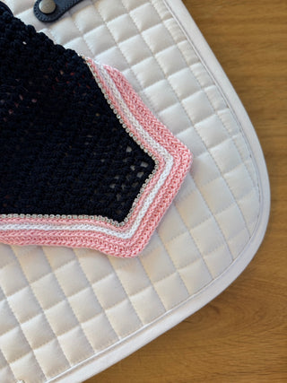 U Shape with pink details