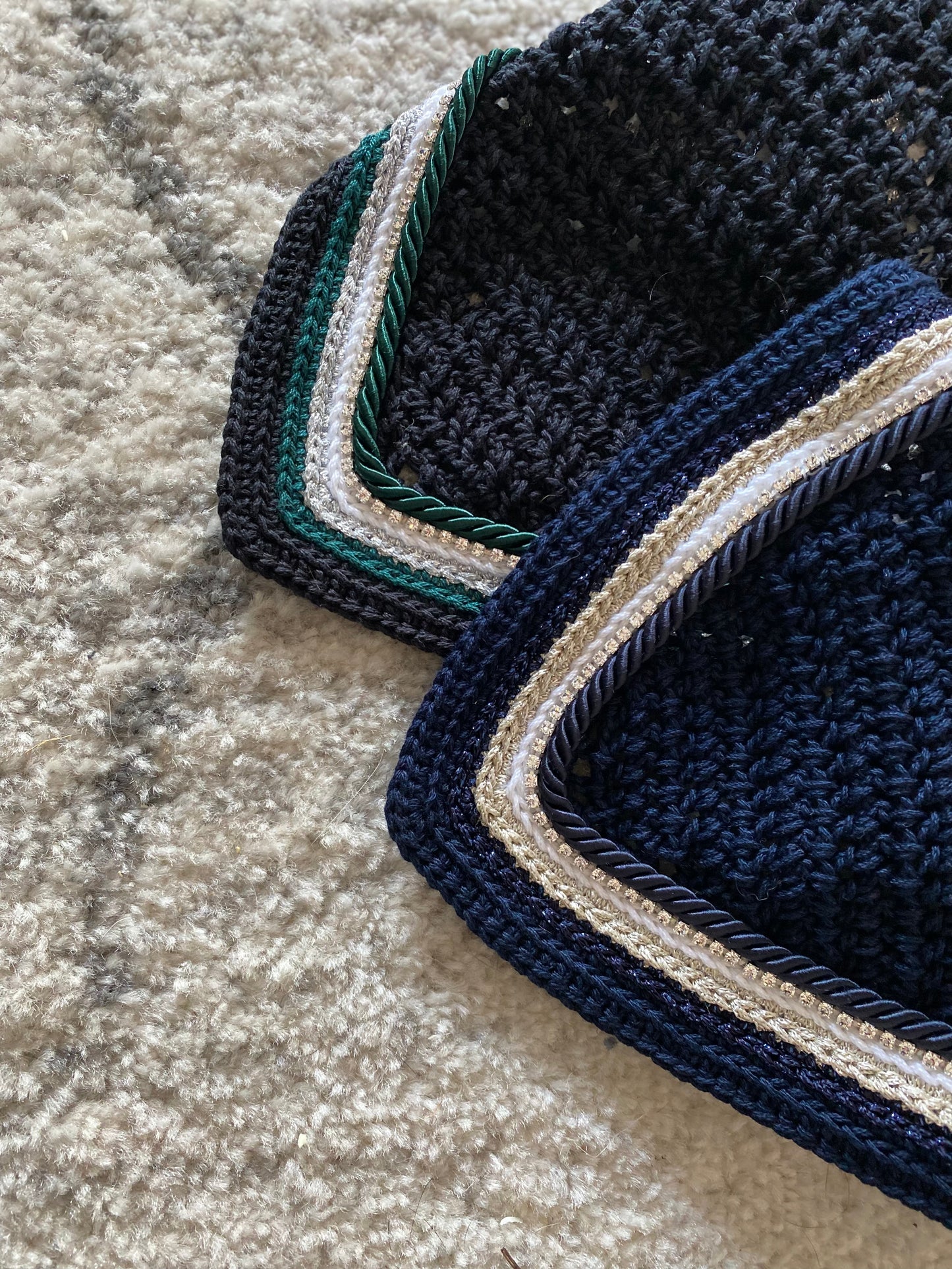 V-shape with cord