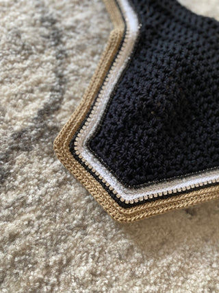 Black U-shape with beige details